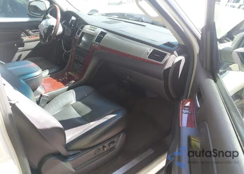 2011 Cadillac Escalade Premium z USA, uszkodzony, nr VIN 1GYS4CEF8BR396716